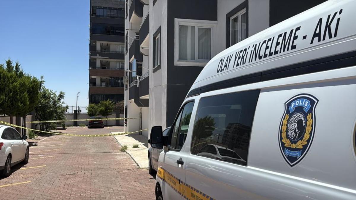 Kucağına aldığı çocuğuyla 8 inci kattan atladı: Anne öldü, çocuk ağır yaralandı 1
