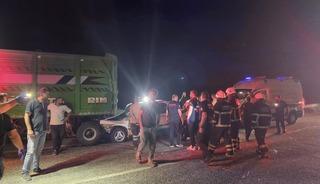 Trakt&ouml;r ile otomobil &ccedil;arpıştı: 1 &ouml;l&uuml;, 1 ağır yaralı