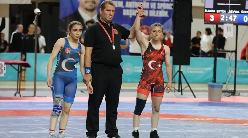 Yıldızlar G&uuml;reş T&uuml;rkiye Şampiyonu, Sivas&rsquo;ta devam ediyor