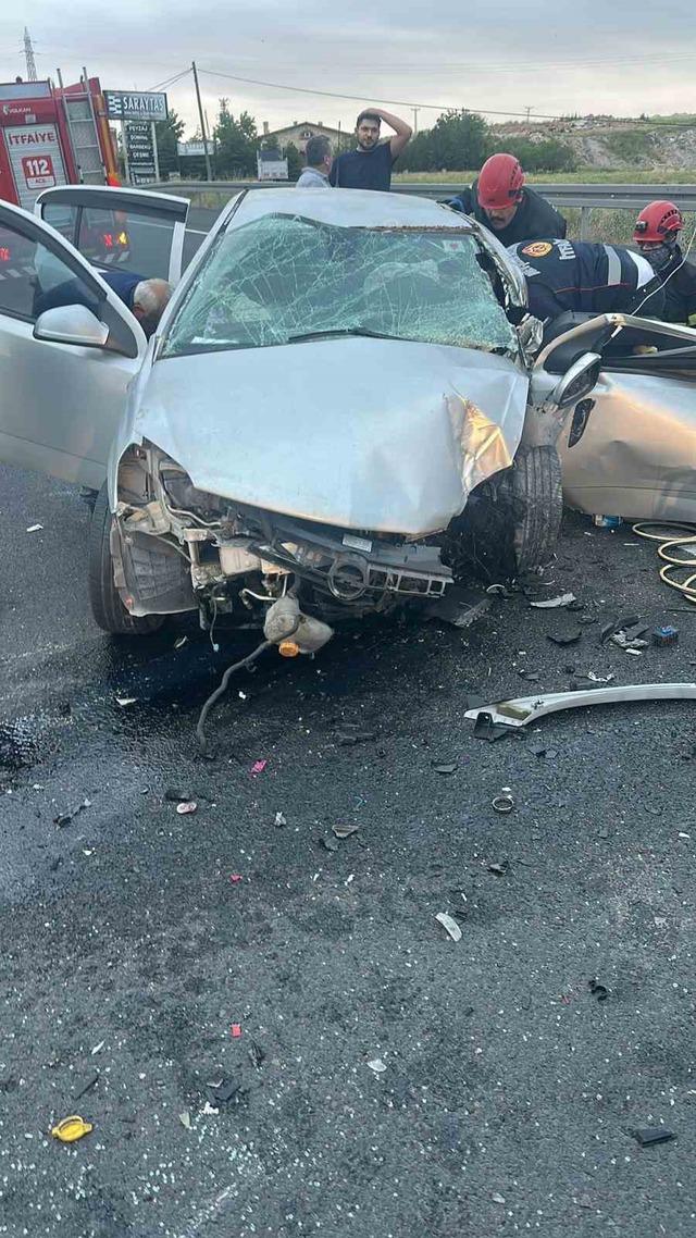 Nevşehir&rsquo;de otomobil direğe &ccedil;arptı: 1 &ccedil;ocuk &ouml;l&uuml;, 3 yaralı 3