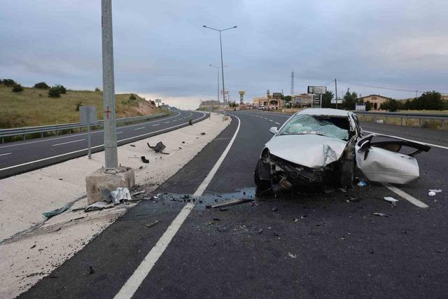 Nevşehir&rsquo;de otomobil direğe &ccedil;arptı: 1 &ccedil;ocuk &ouml;l&uuml;, 3 yaralı 1
