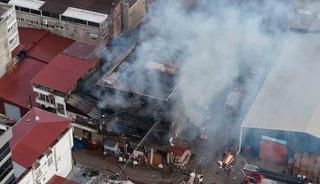 Samsun&rsquo;da 3 katlı marangoz at&ouml;lyesi alevlere teslim oldu