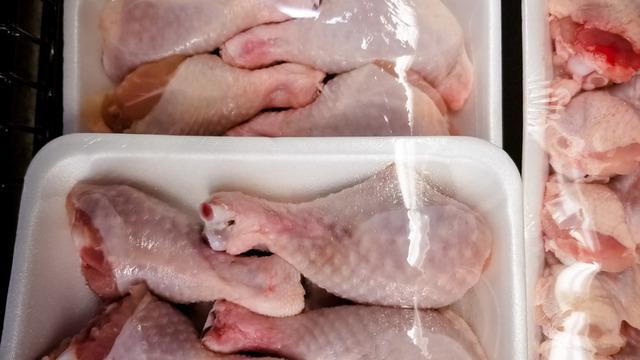 Paketli tavukta tehlike sinyali! Uzmanlar uzak durmanız gereken işaretleri sıraladı
