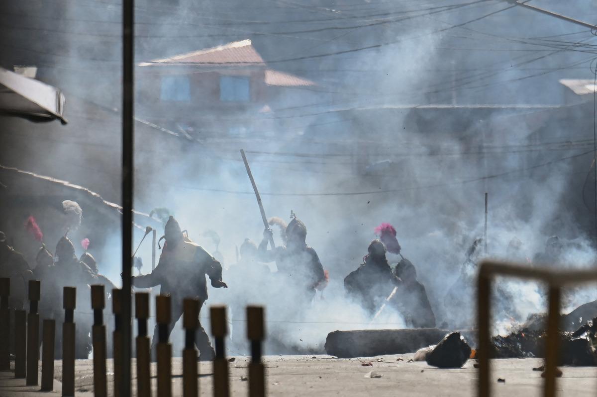 Protestolar OHAL i getirdi: Bolivya yangın yeri! Kamyonlarla yolları kapattılar 4