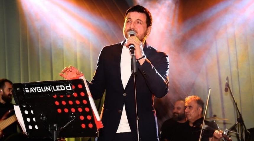 Davut G&uuml;loğlu dede oldu! İşte torununa verdikleri isim... 