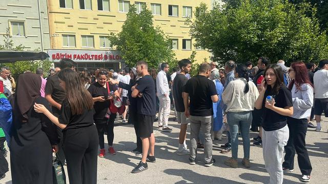 YKS’de film gibi son dakikalar: El frenini unutup koşan da vardı, kapıda kalan da!