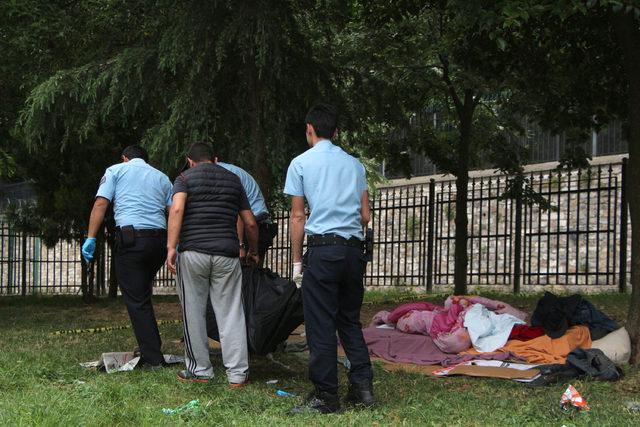 Camii bahçesinde ceset bulundu