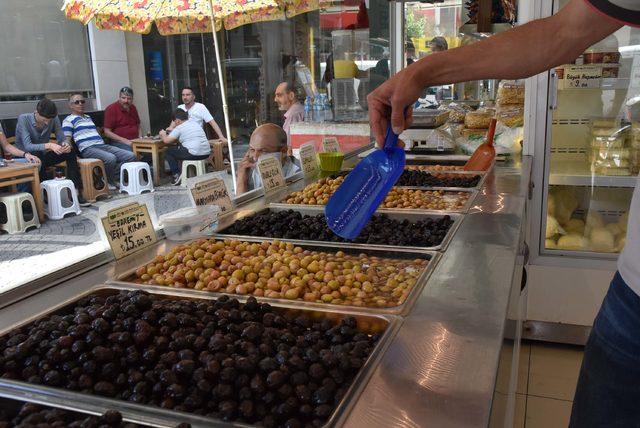 Sahurda az tuzlu peynir ve zeytin önerisi