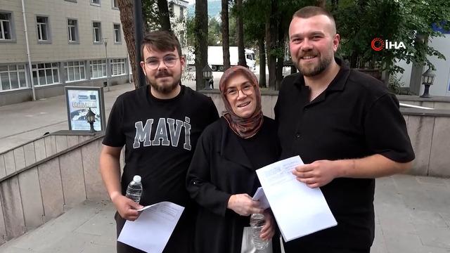 Aile boyu YKS: Haydi anne dediler, 2 oğluyla birlikte YKS’ye girdi