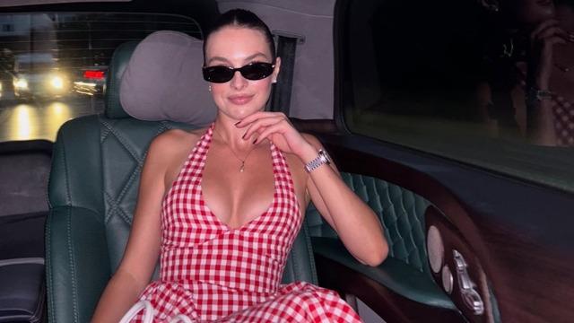 Melis Sezen tatile çıktı! Bikinisini giyip fiziğini sergiledi 
