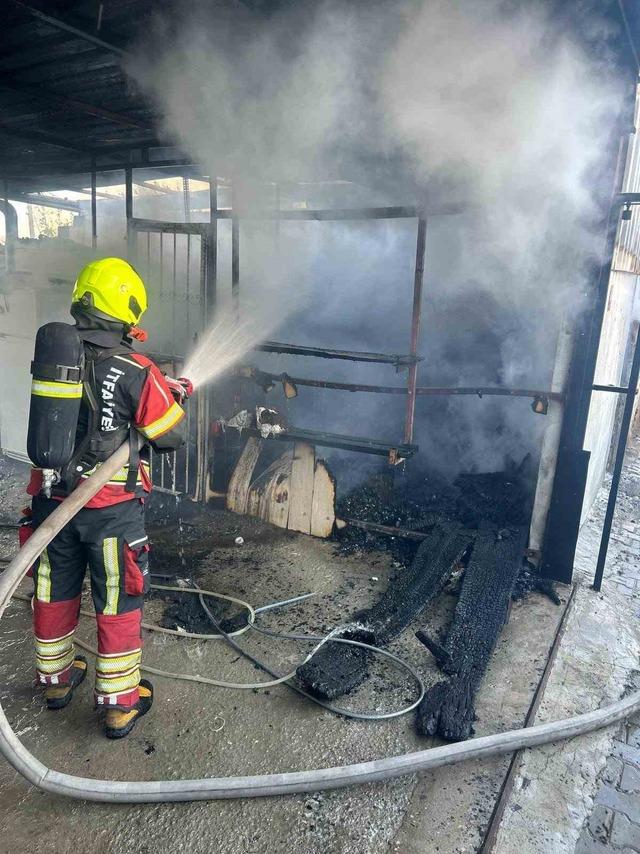 Balıkesir&rsquo;de depoda korkutan yangın 2