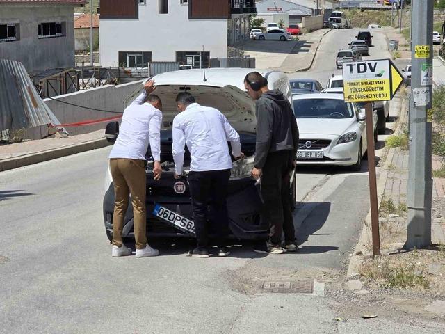 Freni tutmayan kamyon 4 araca &ccedil;arparak durdu 6
