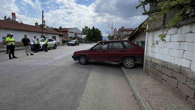 Uygulama noktasında geri geri ka&ccedil;maya &ccedil;alışırken duvara &ccedil;arptı 2