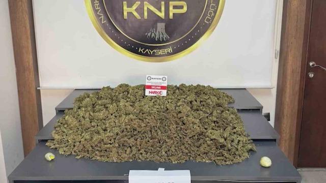 Kayseri&rsquo;de 15 kilo uyuşturucu ele ge&ccedil;irildi 1