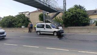 Kocaeli’de hafif ticari araç otomobile çarptı: 2 yaralı