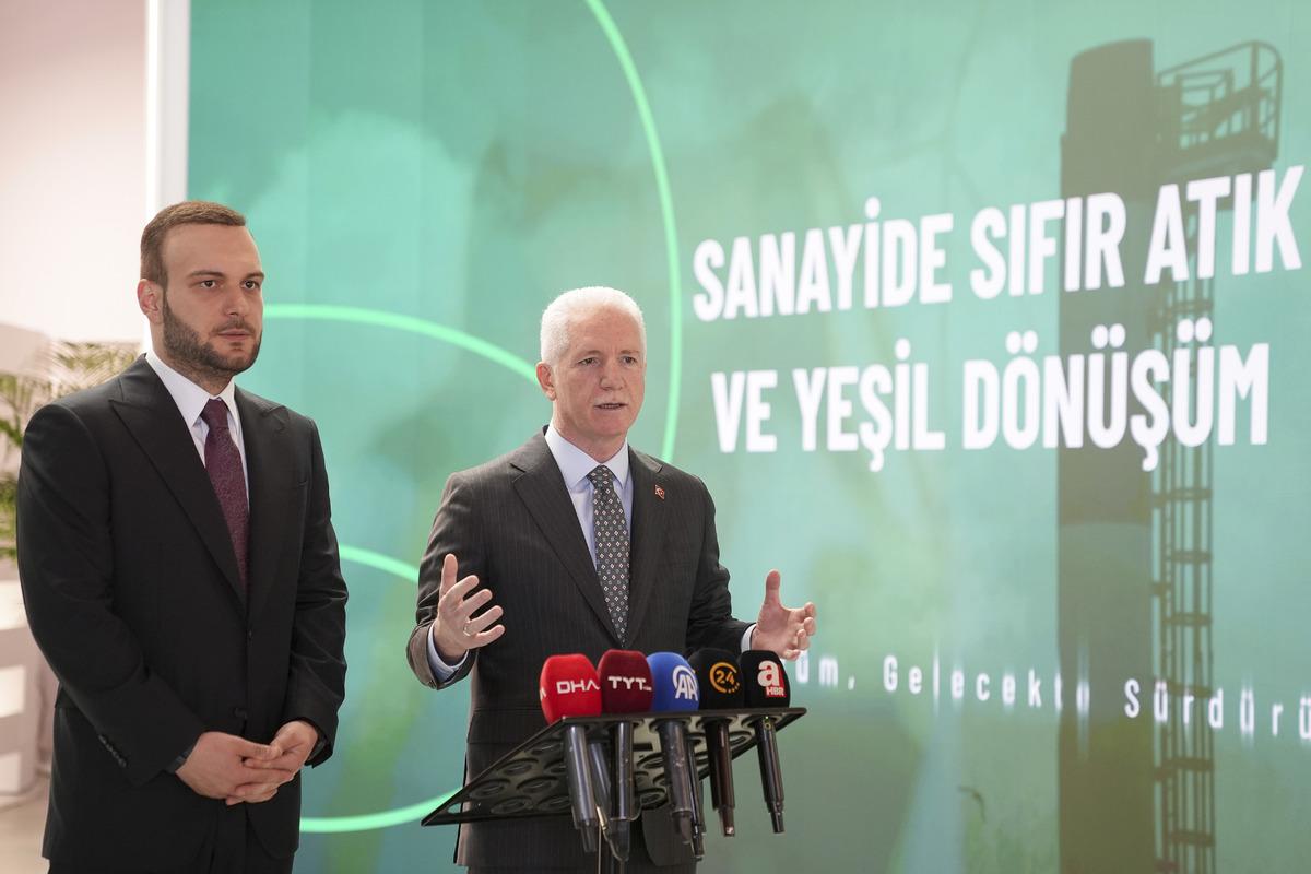 "S&uuml;rd&uuml;r&uuml;lebilir Bir Gelecek İ&ccedil;in Sıfır Atık" sergisi Taksim de ziyaret&ccedil;ilerini ağırlıyor 1