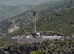 Bakan Albayrak, Irak sınırındaki petrol sondaj çalışmasını inceledi