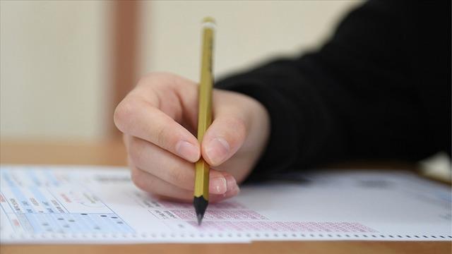 LGS'de skandal iddia: Öğrenciye sınavda yanlış kitapçık verildi