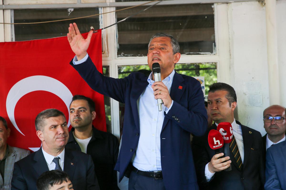 Cemil Tugay ın istifası sonrası o ifade g&uuml;ndem oldu! &Ouml;zg&uuml;r &Ouml;zel den a&ccedil;ıklama: "3 kez aradım..." 2