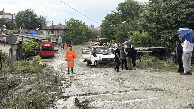 Burdur'da sağanak sonrası bazı evleri su bastı