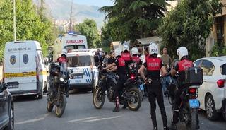 Tabancayla kızını &ouml;ld&uuml;r&uuml;p, eşini ve diğer kızını yaraladı