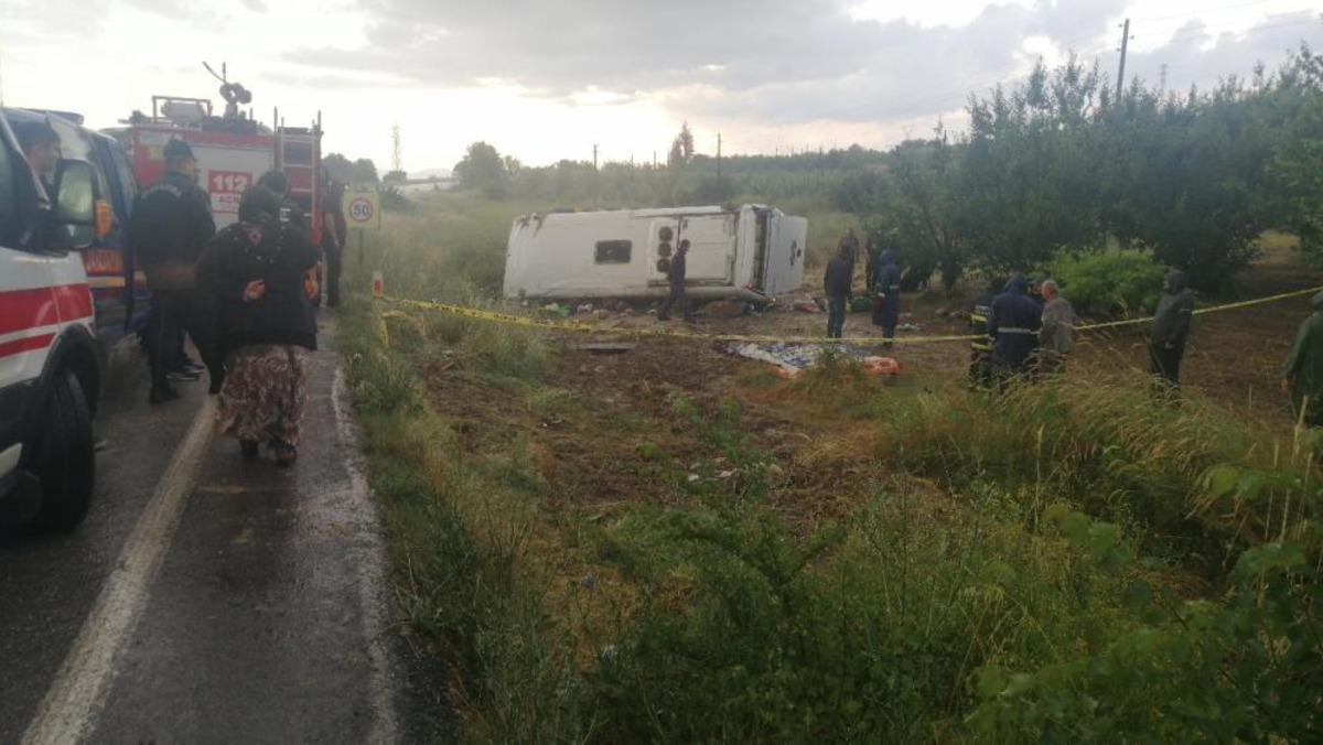 Isparta’da feci kaza: Tur minibüsü şarampole yuvarlandı: 4 ölü, 16 yaralı 2