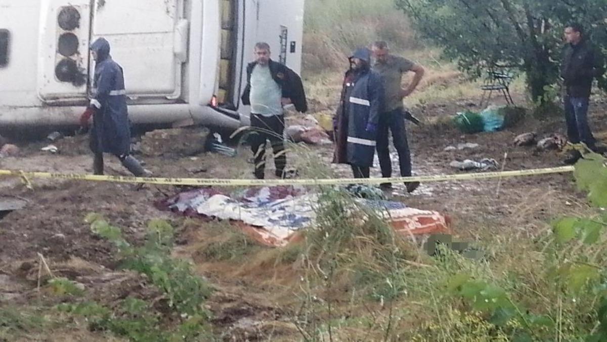 Isparta’da feci kaza: Tur minibüsü şarampole yuvarlandı: 4 ölü, 16 yaralı 3