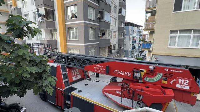 Yangın çıkarıp kendisini eve kilitledi: Ekiplerin çabasına rağmen dışarı çıkmadı