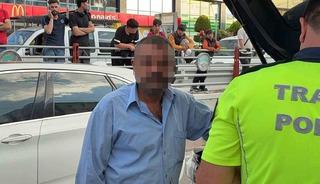 Otomobilin &ccedil;arptığı ref&uuml;jden kopan taşlar tramvaydan i&ccedil;eri girdi: 4 yolcu yaralı