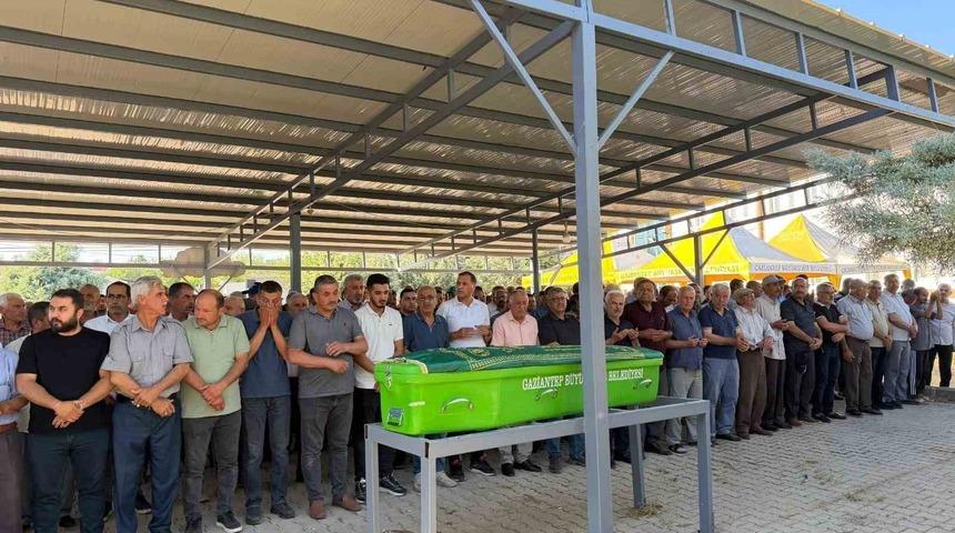 Sınava giderken kazada hayatını kaybeden gen&ccedil; toprağa verildi