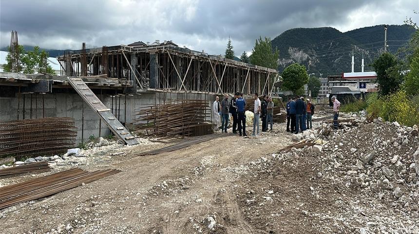 K&uuml;tahya&rsquo;da inşaatta iskelenin devrildiği kazada &ouml;l&uuml; sayısı 3&rsquo;e y&uuml;kseldi