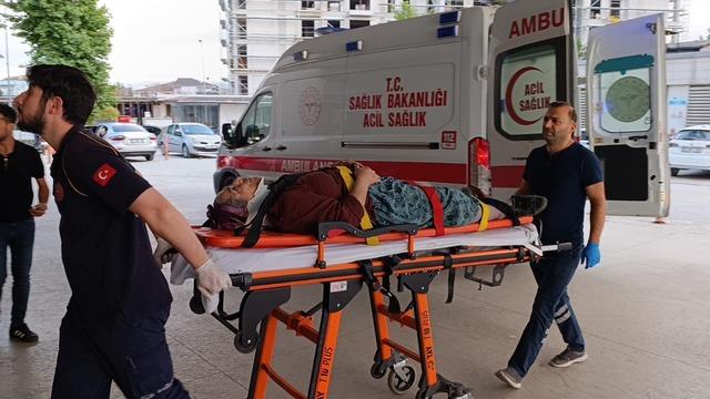 Kiraz toplamak için çıktığı ağaçtan düşerek yaralandı 1