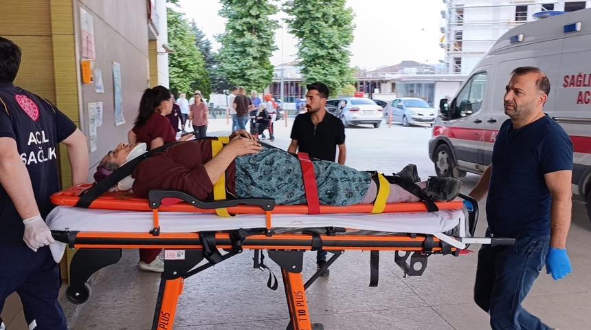 Kiraz toplamak i&ccedil;in &ccedil;ıktığı ağa&ccedil;tan d&uuml;şerek yaralandı