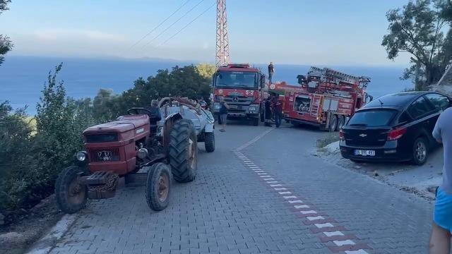 Ayvacık&rsquo;ta zeytinlik alanda &ccedil;ıkan yangın kontrol altına alındı 4