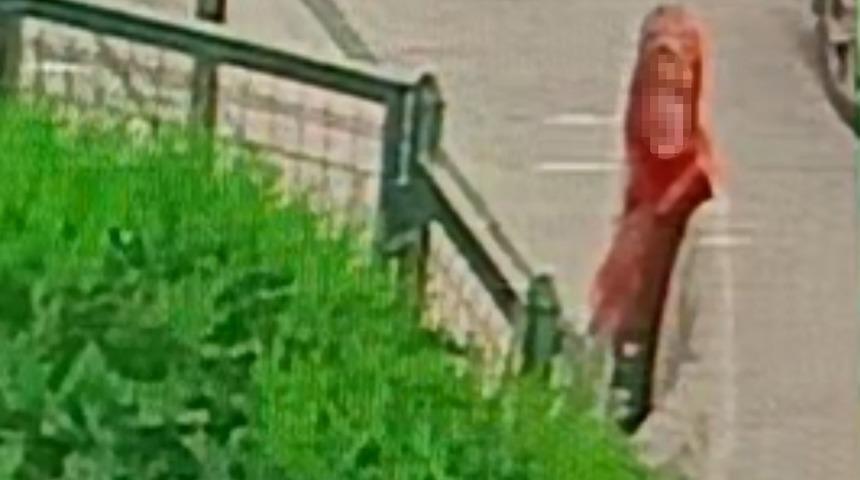 Ankara&rsquo;da battaniye hırsızlığı kameraya yansıdı