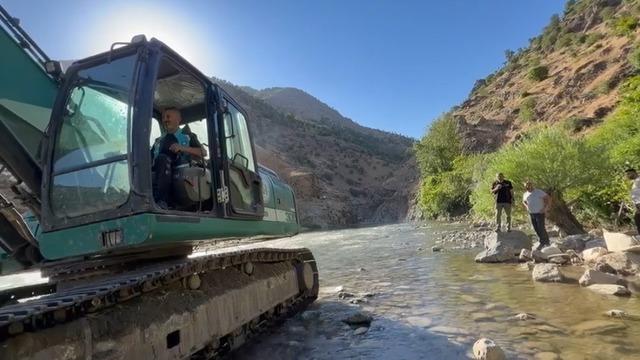 Kayıp şahsı arama çalışmalarında Sarım Çayı’nın yönü değiştirildi