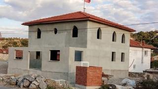 Selendi'de hayırseverlerin yaptırdığı Aloşlar Camii ibadete hazır