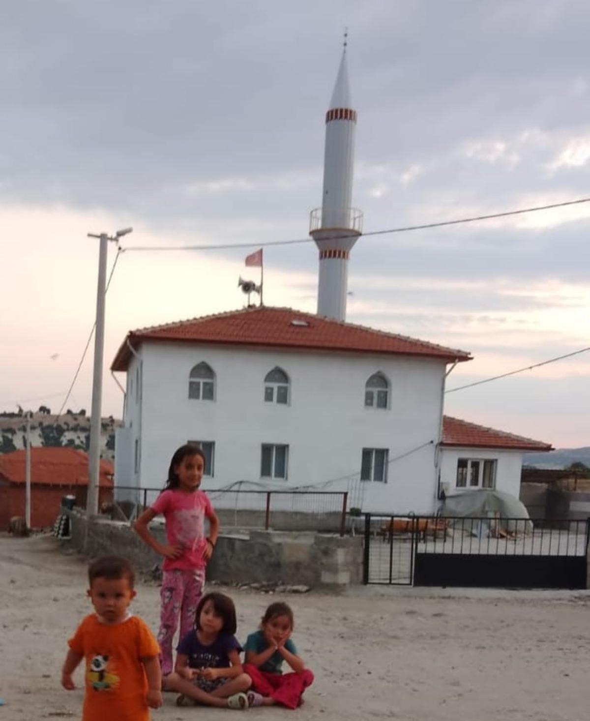 Selendi de hayırseverlerin yaptırdığı Aloşlar Camii ibadete hazır 1