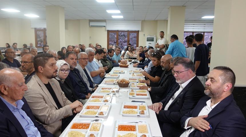 AK Parti İzmir İl Başkanı Saygılı, &Ccedil;iğli'de muharrem orucu a&ccedil;ma programına katıldı