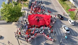 Arnavutluk'ta Zvernec'teki turizm projesine karşı g&ouml;steriler  s&uuml;r&uuml;yor