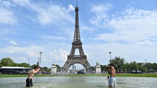 Paris’te aşırı sıcak hava dalgası etkili oldu