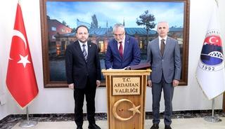&Ccedil;alışma ve Sosyal G&uuml;venlik Bakanı Işıkhan, Ardahan'da ziyaretlerde bulundu