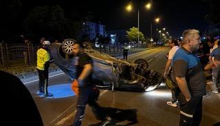 Takla atan otomobilden burunları kanamadan &ccedil;ıktılar