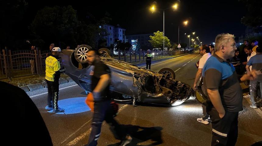 Bolu'da D-100'de takla atan otomobilden burunları bile kanamadan &ccedil;ıktılar