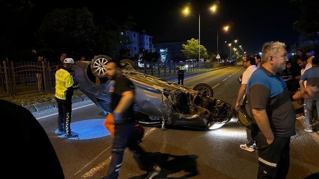 Bolu'da D-100'de takla atan otomobilden burunları bile kanamadan çıktılar