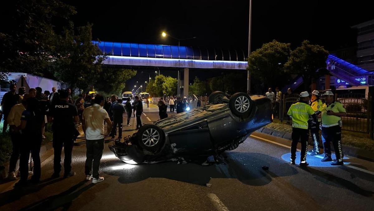 Bolu da D-100 de takla atan otomobilden burunları bile kanamadan &ccedil;ıktılar 1