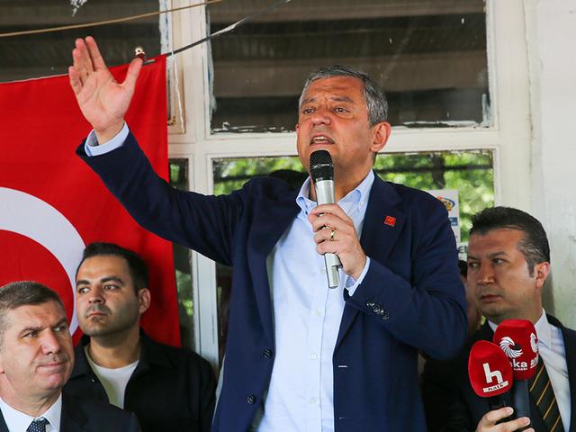 &Ouml;zg&uuml;r &Ouml;zel'den bir kurultay hamlesi daha! S&uuml;re verdiler