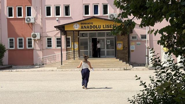 Yurttan YKS manzaraları... Hayaline 1 dakika ile veda etti: Polis ekipleri ve vatandaşlar seferber oldu