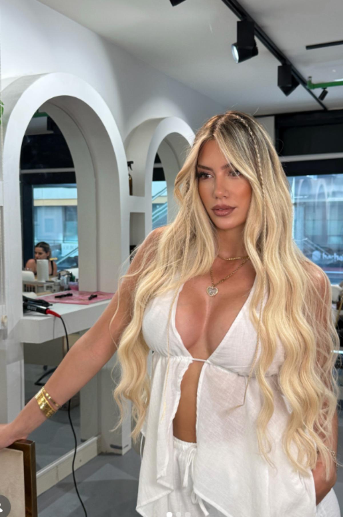 Asena Demirbağ imaj değiştirdi! Dekolteli pozlarıyla Wanda Nara ya benzetildi 1
