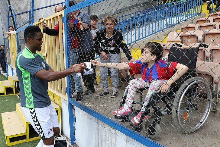 Lazio Sportif Direktörü Igli Tare, Samuel Eto'o ile bir görüşme gerçekleştirdi.